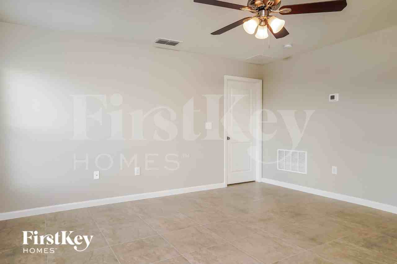 659 Lindbergh Way - Photo 4 of 15