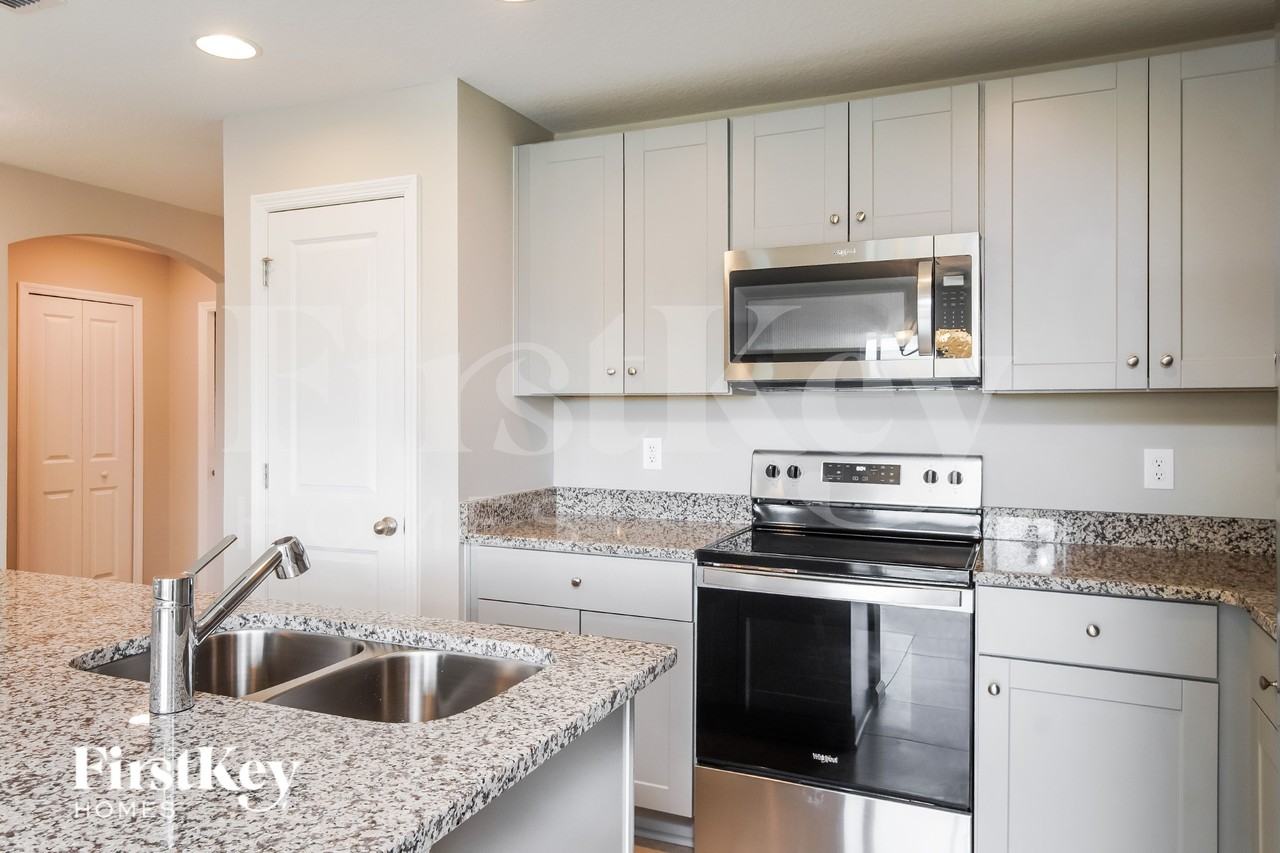 659 Lindbergh Way - Photo 6 of 15