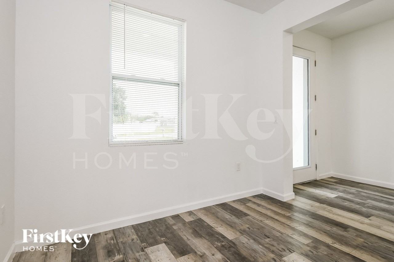 925 Albertville Ct - Photo 5 of 15