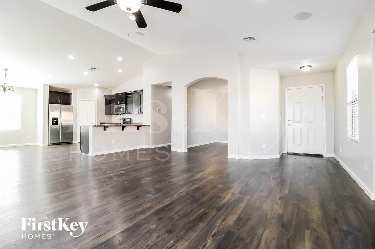 19614 W Morning Glory St - Photo 4 of 15