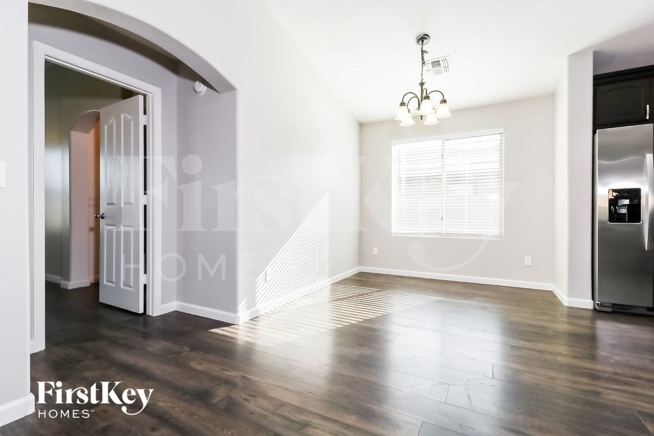 19614 W Morning Glory St - Photo 5 of 15