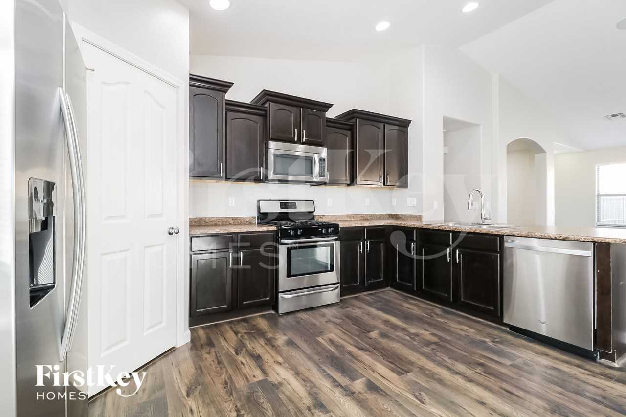 19614 W Morning Glory St - Photo 7 of 15