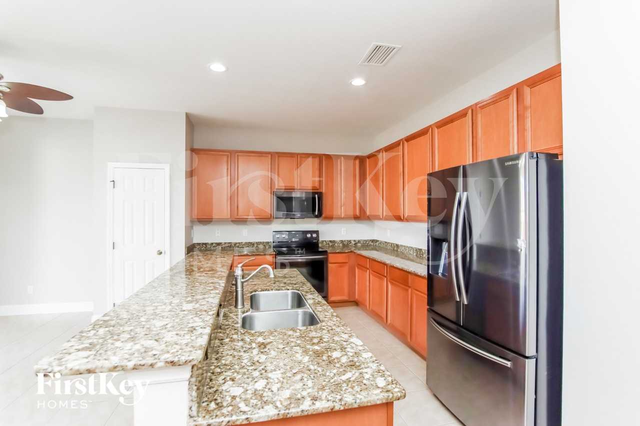 2288 Santa Maria Ave Se - Photo 6 of 15