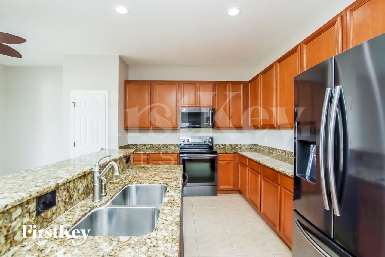 2288 Santa Maria Ave Se - Photo 7 of 15