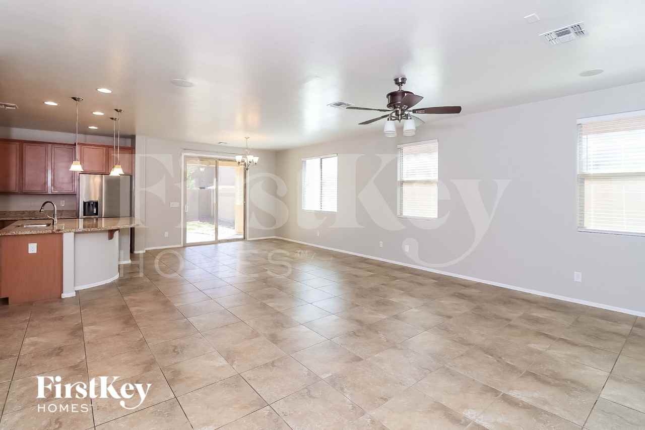 5027 W St Catherine Ave - Photo 3 of 15