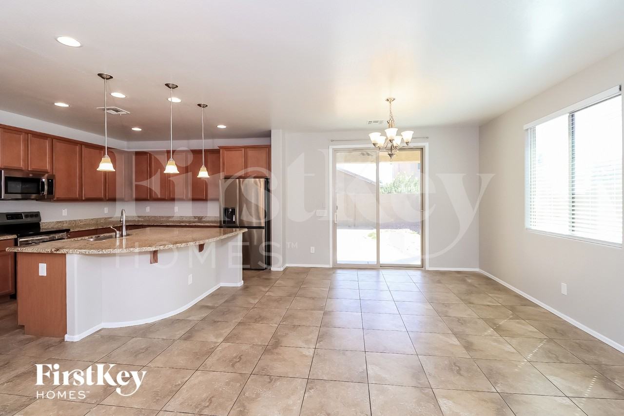 5027 W St Catherine Ave - Photo 4 of 15