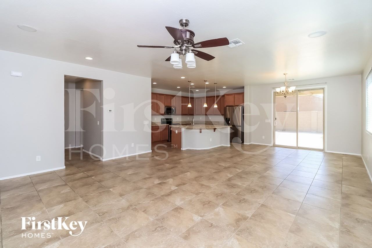 5027 W St Catherine Ave - Photo 5 of 15