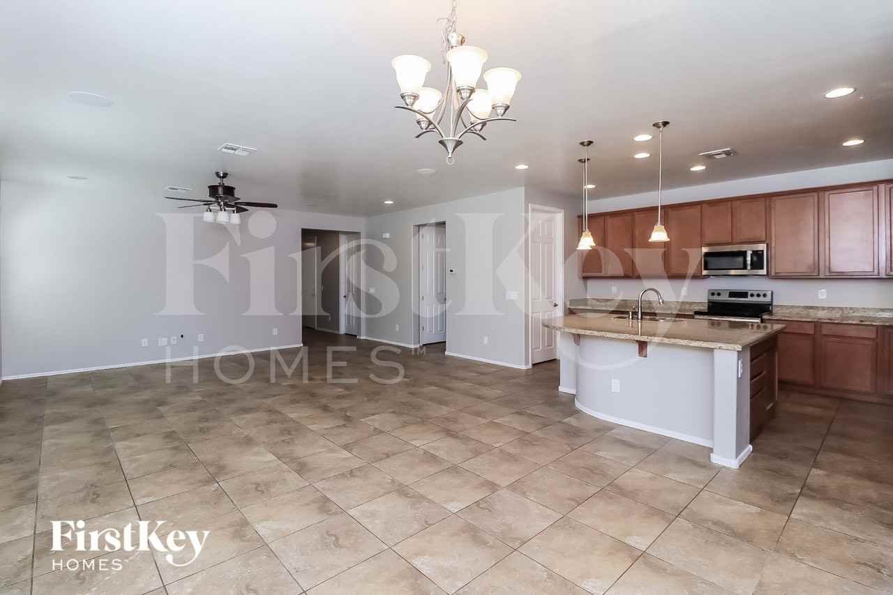 5027 W St Catherine Ave - Photo 7 of 15