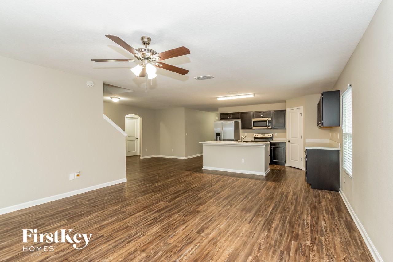 9836 Marine Ct - Photo 2 of 15