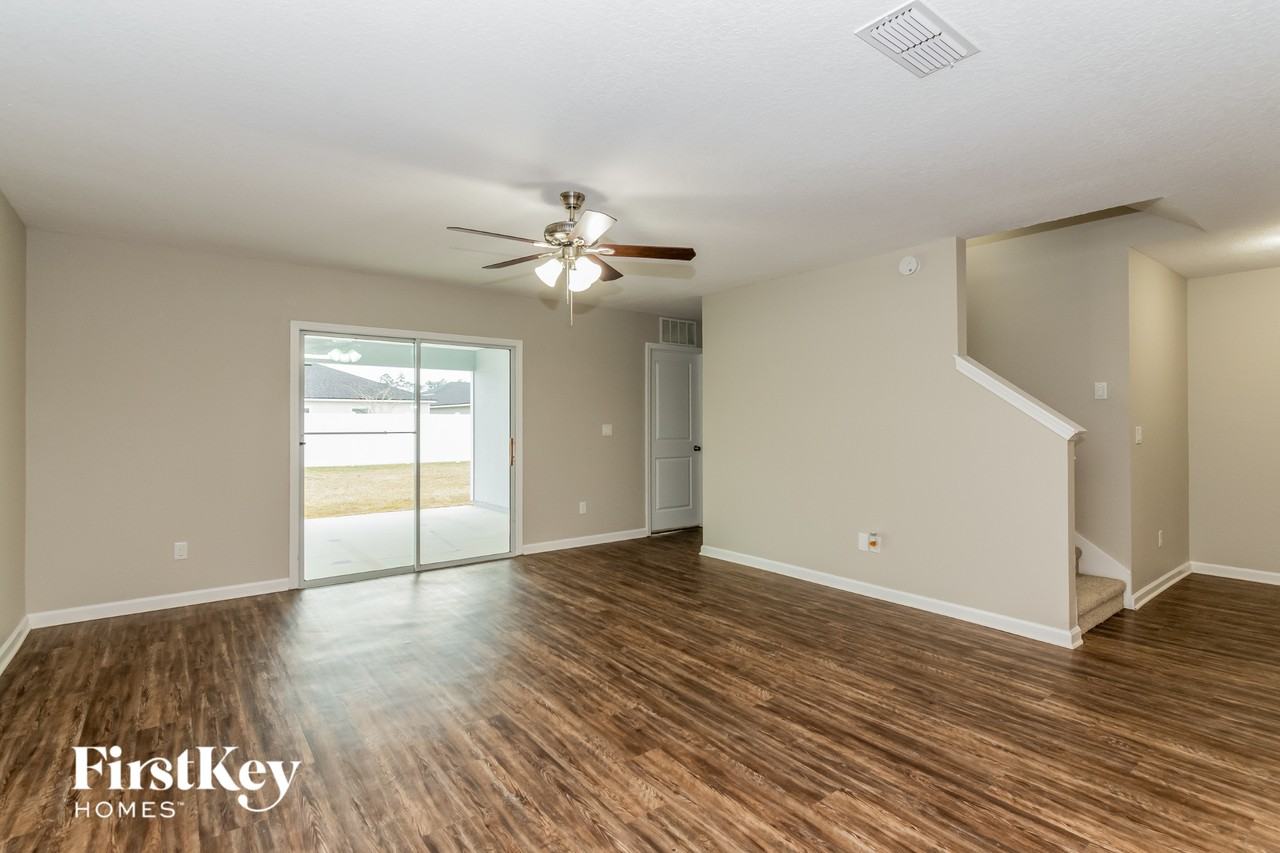 9836 Marine Ct - Photo 4 of 15