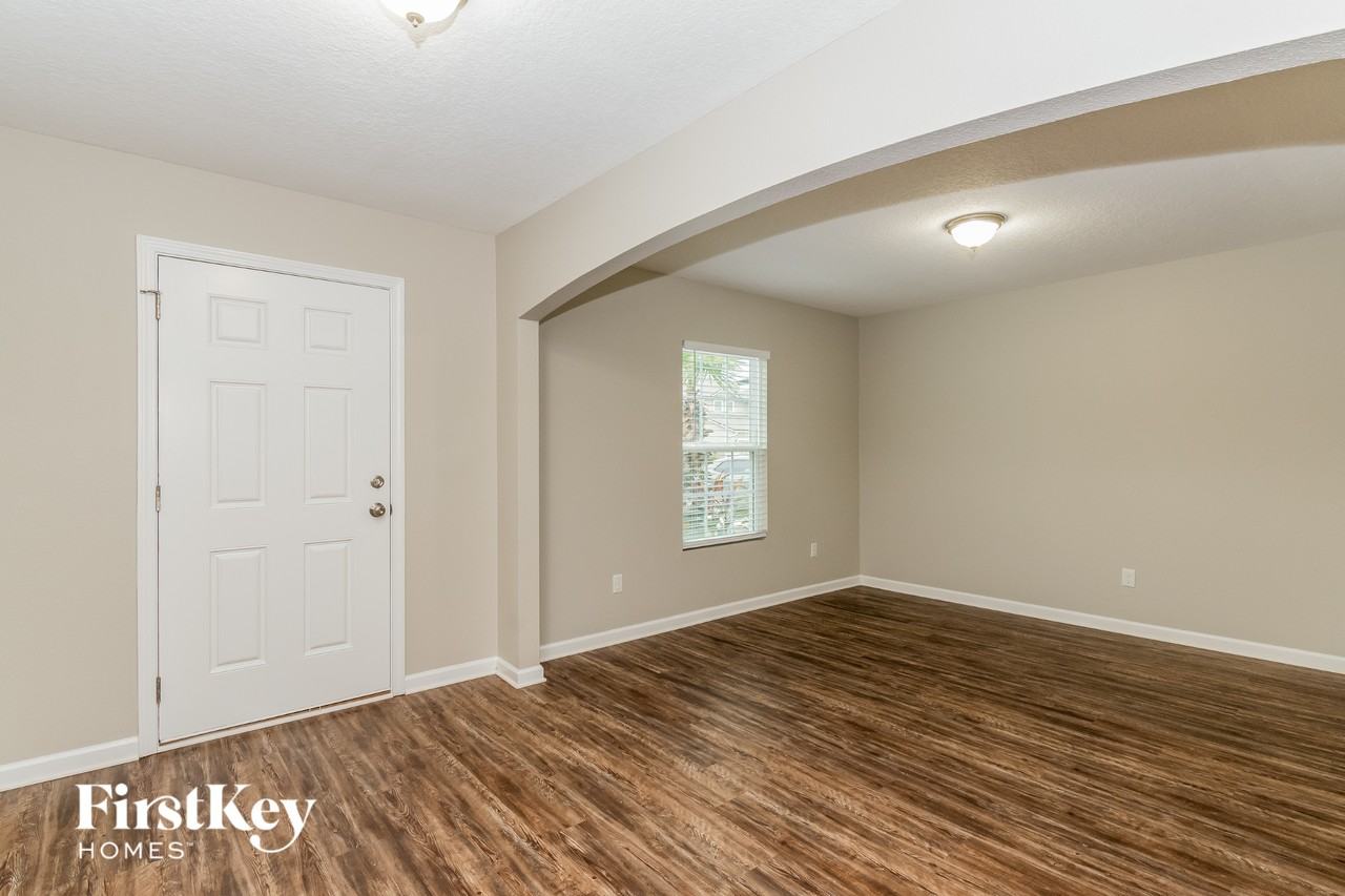 9836 Marine Ct - Photo 5 of 15