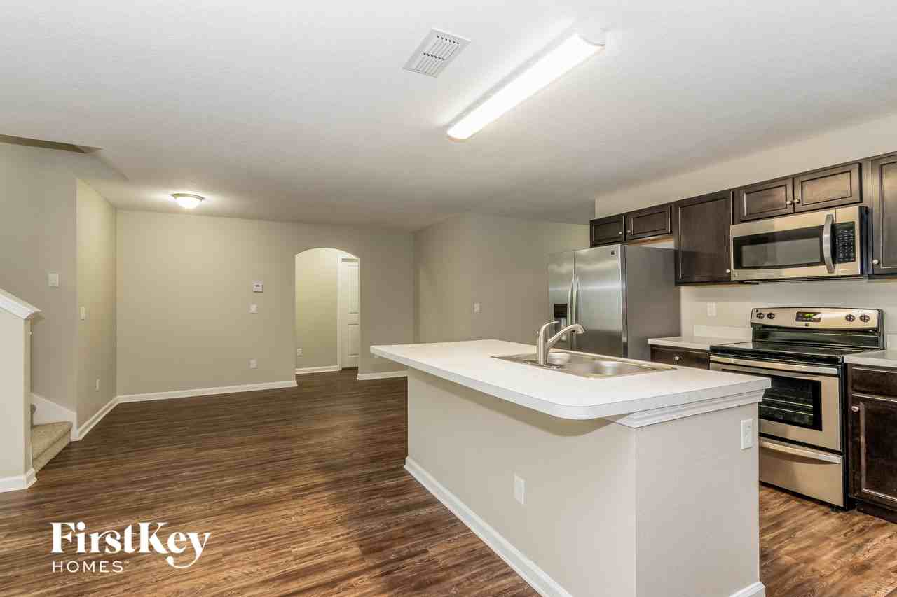 9836 Marine Ct - Photo 6 of 15