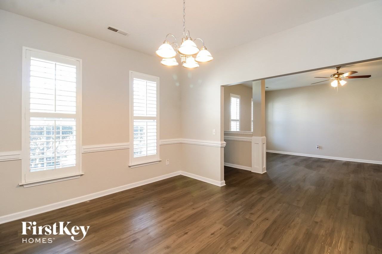 708 Hawthorn Ridge Dr - Photo 2 of 15