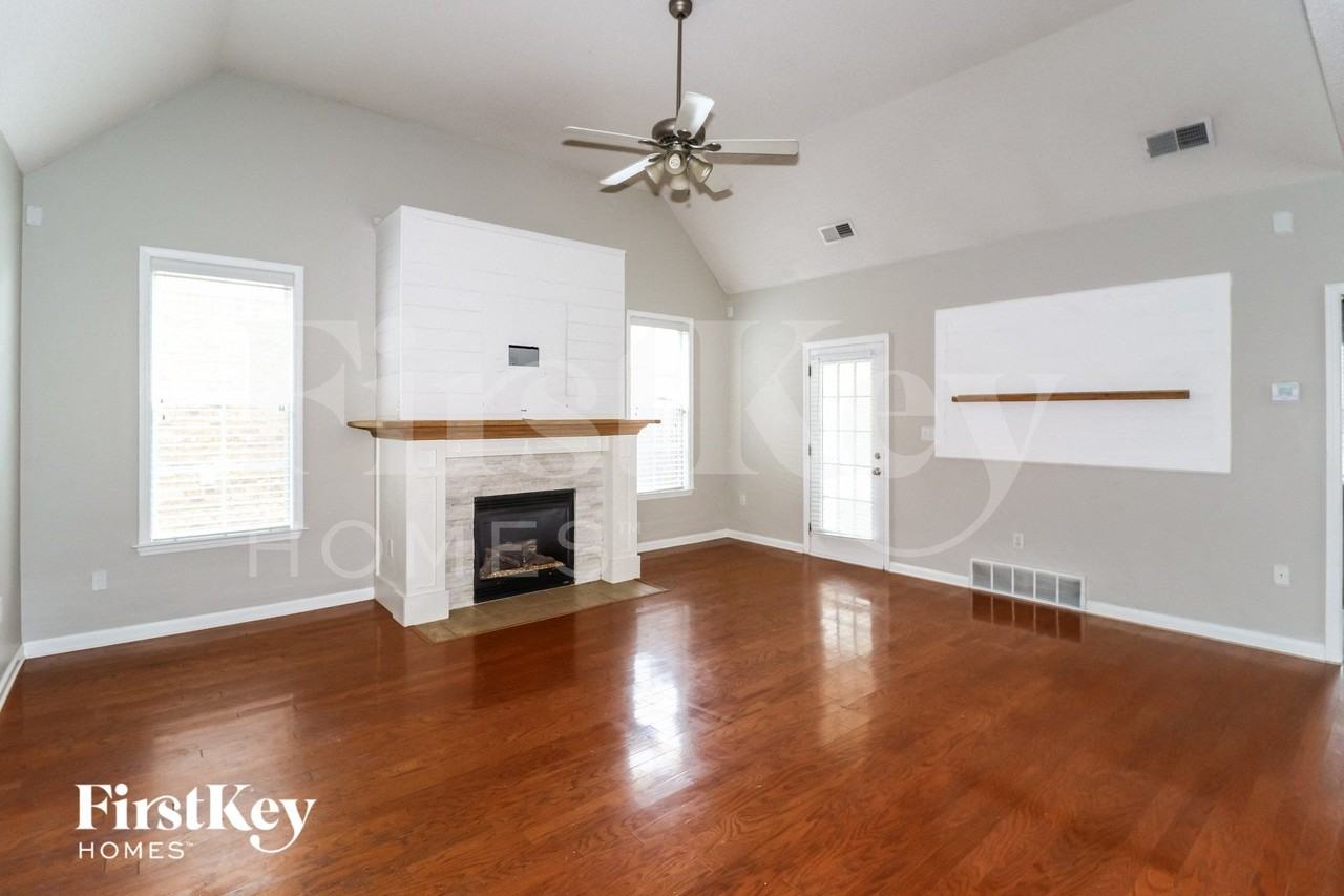 4946 Indian Walk Ln - Photo 3 of 15