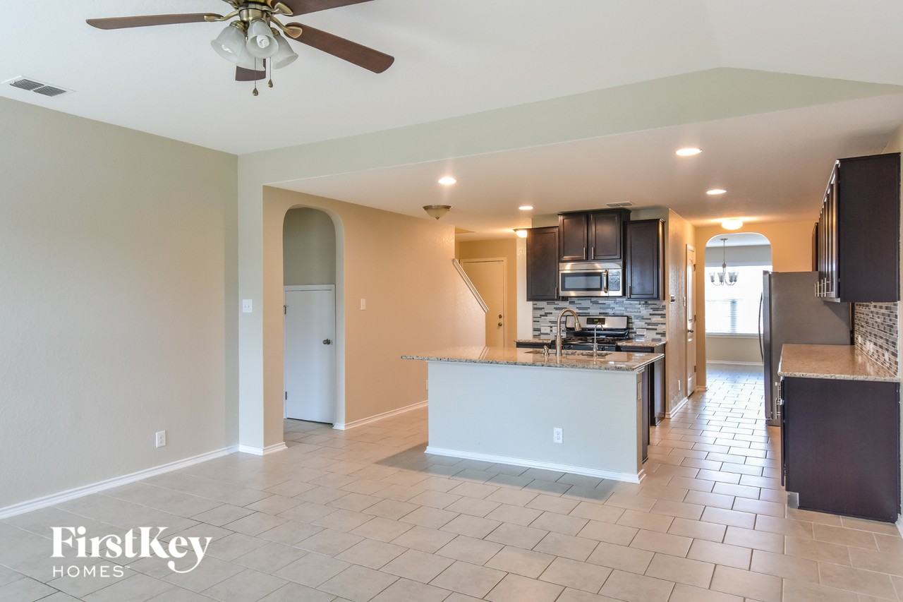 14008 Shivers Cv - Photo 2 of 15