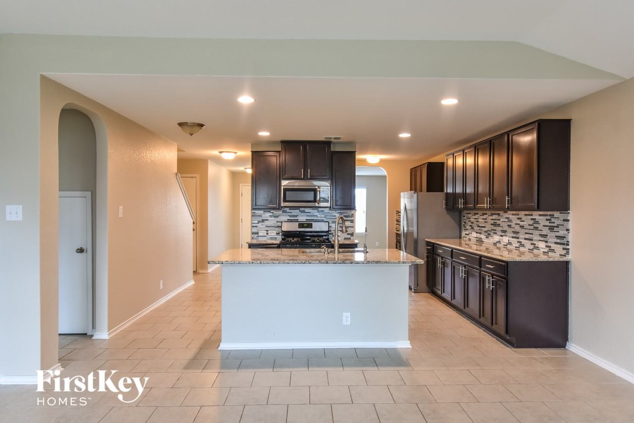 14008 Shivers Cv - Photo 3 of 15