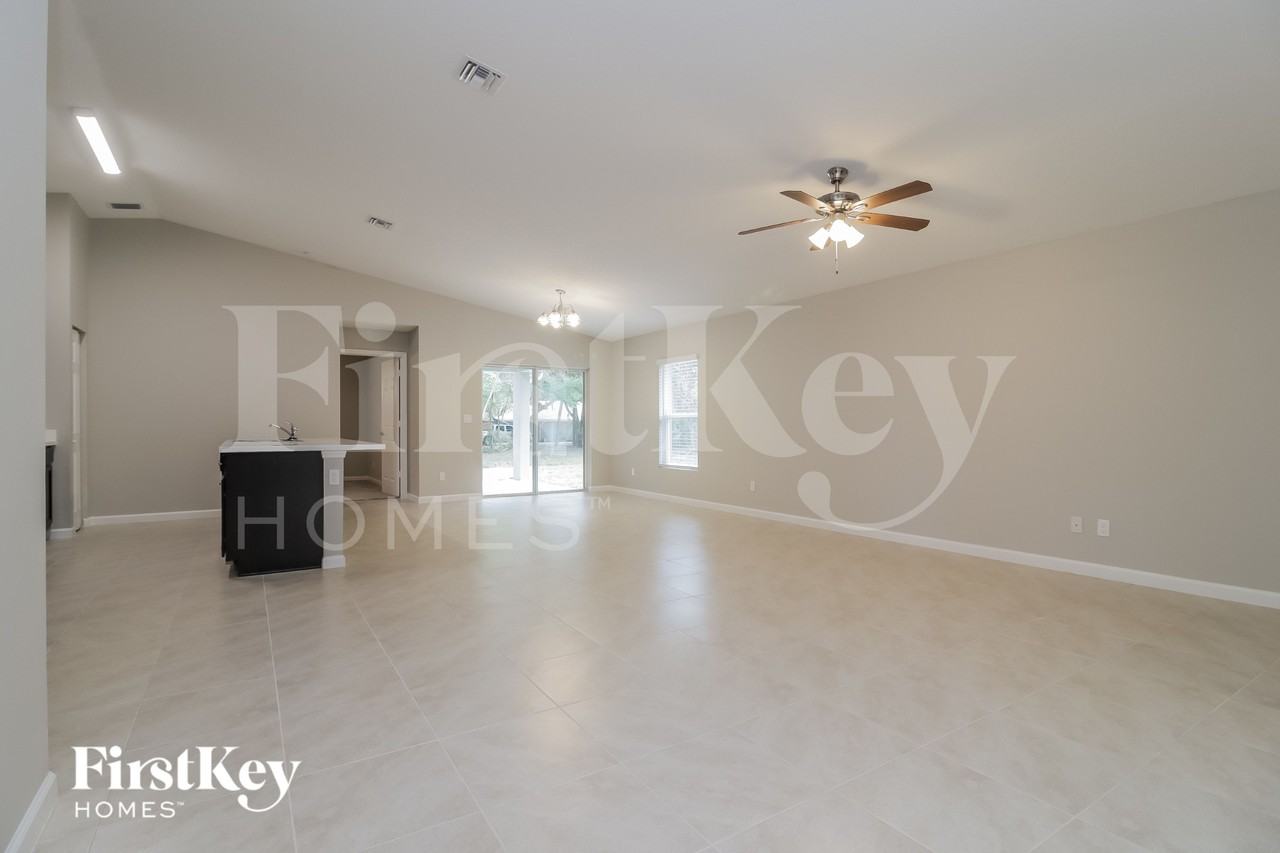 1099 Braddock Ave Se - Photo 2 of 18