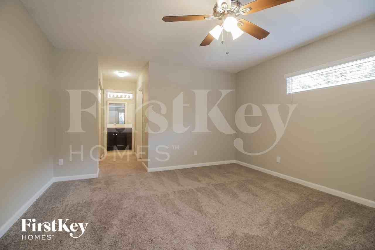 1099 Braddock Ave Se - Photo 7 of 18