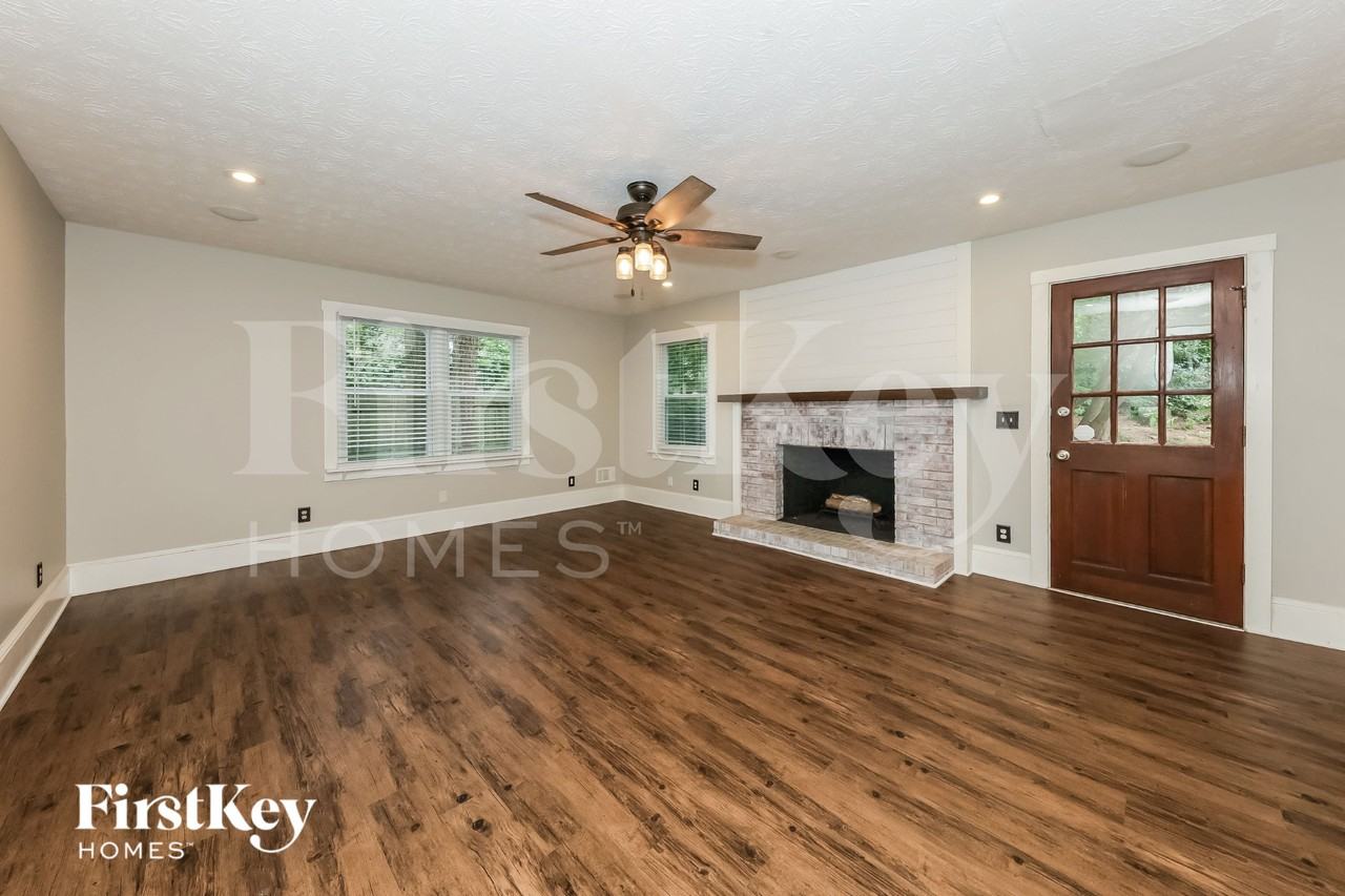 2902 Moorings Pkwy - Photo 2 of 15