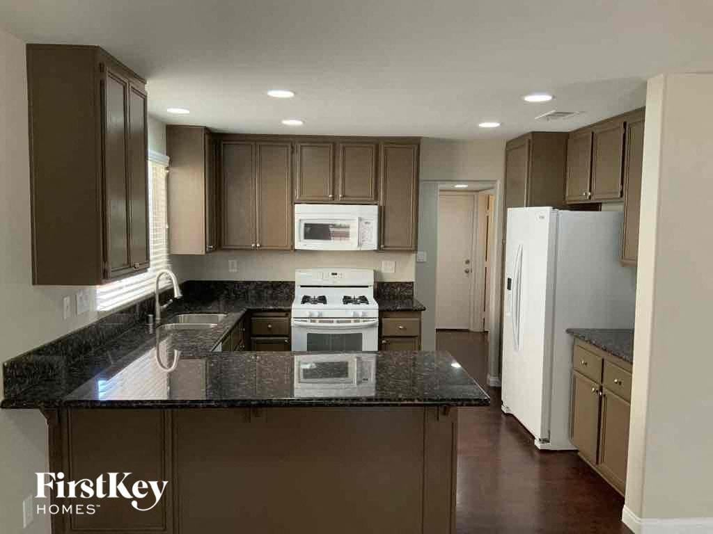 6067 Hidden Rock Dr - Photo 5 of 13