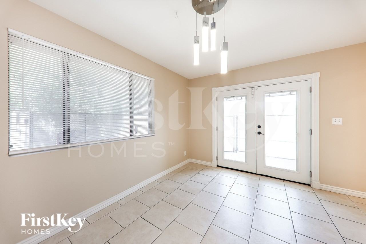 9044 N 52nd Dr - Photo 4 of 16