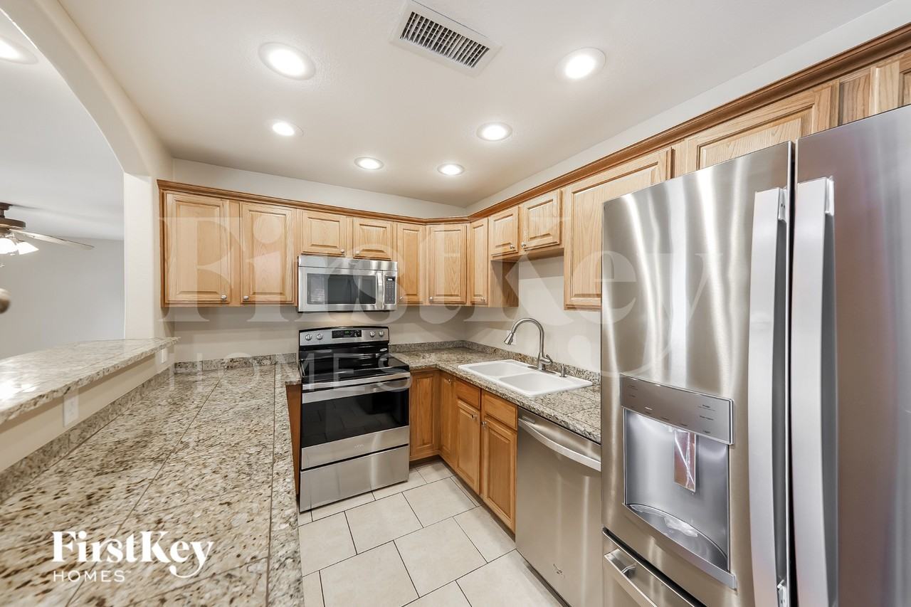 9044 N 52nd Dr - Photo 5 of 16