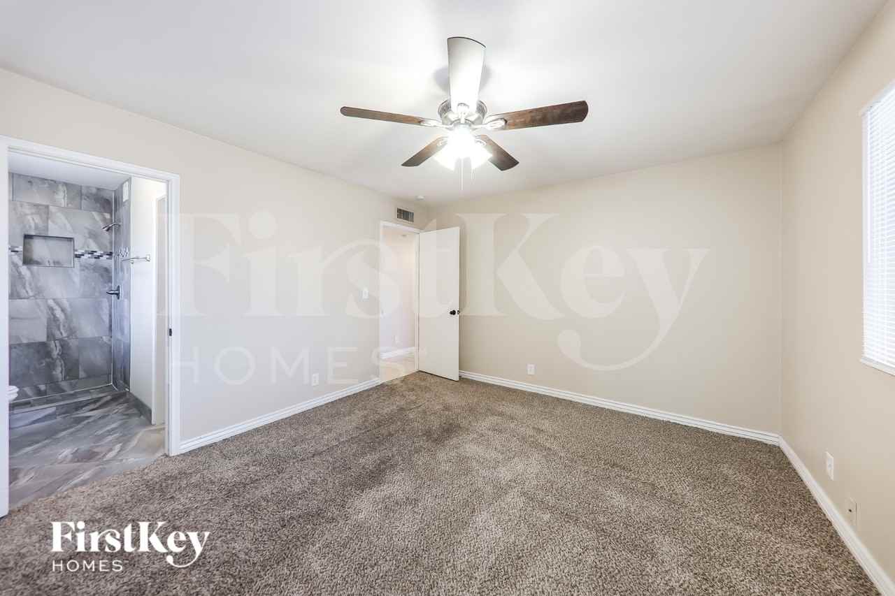 9044 N 52nd Dr - Photo 7 of 16