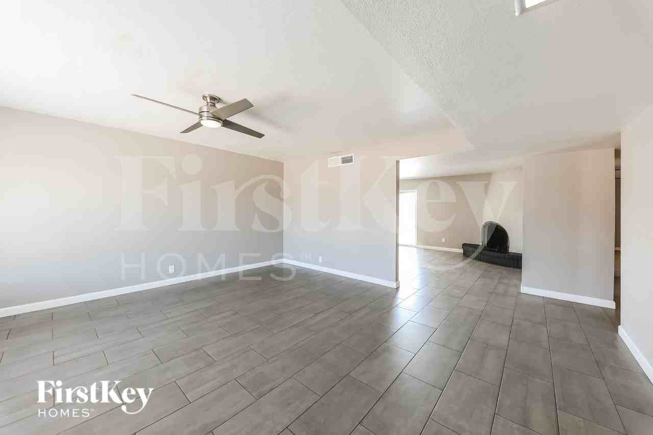 4855 W North Ln - Photo 3 of 16