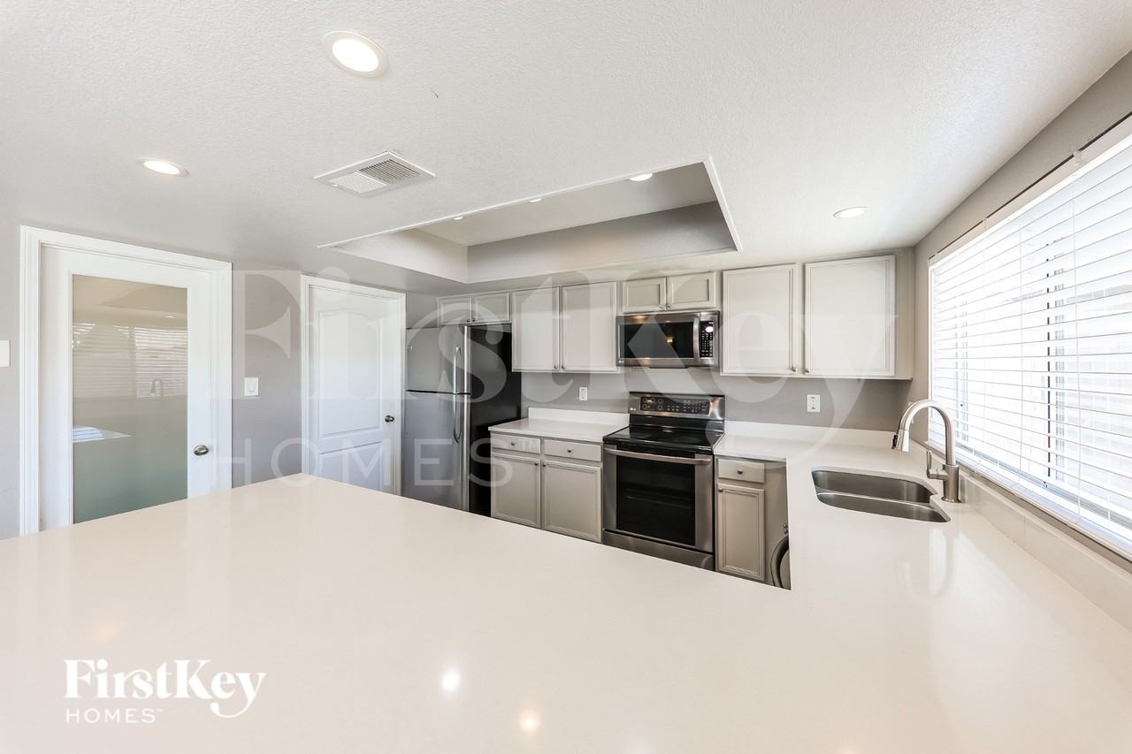 4855 W North Ln - Photo 4 of 16