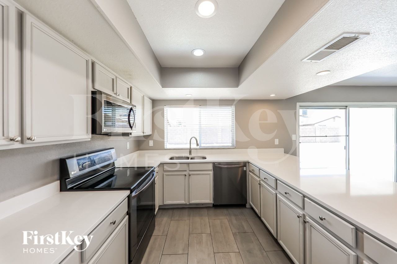 4855 W North Ln - Photo 5 of 16