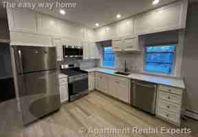 featured image of 158 Holland St #1