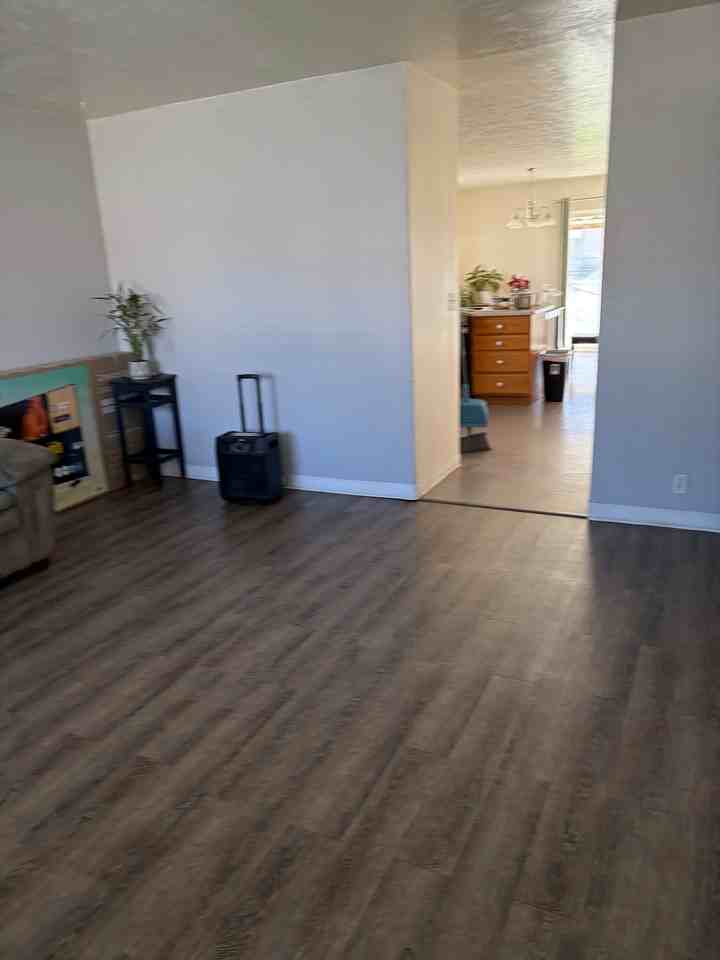 693 Ws - Photo 2 of 9