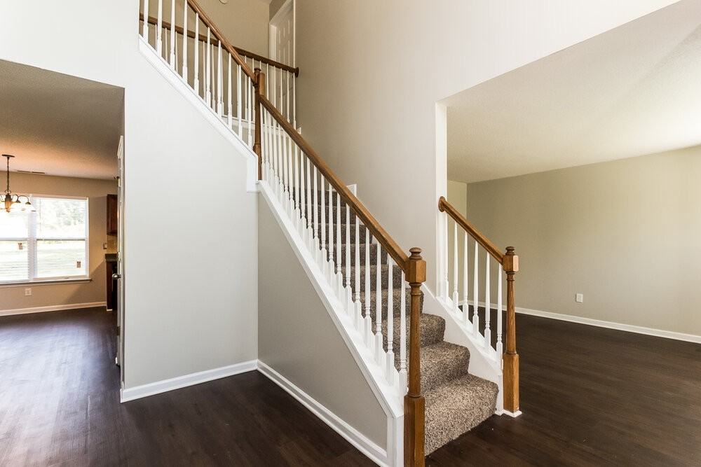 412 Peterson Dr - Photo 2 of 15