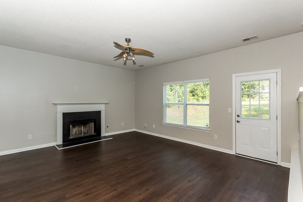 412 Peterson Dr - Photo 7 of 15