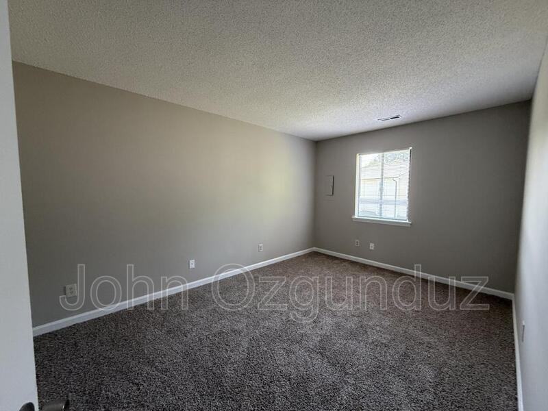 2814 Rochelle St #D - Photo 3 of 11