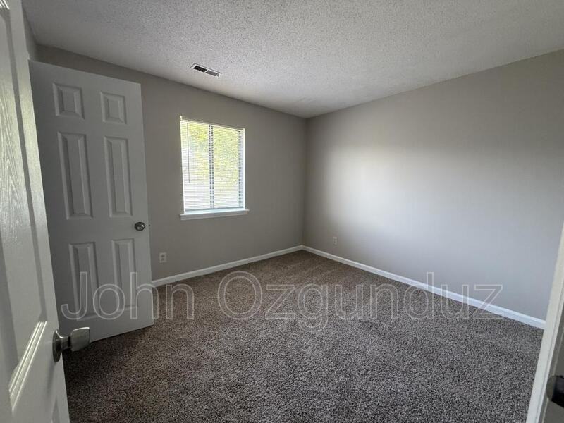 2814 Rochelle St #D - Photo 4 of 11