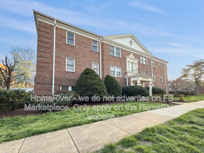 722 S Washington St #104 - Photo 3 of 22