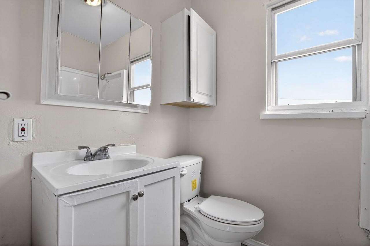 1157 E 21st St #1157 - Photo 4 of 20