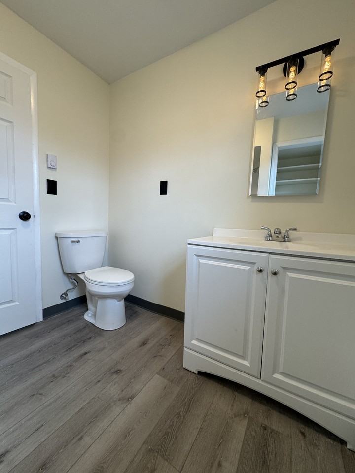 615 3rd St #4 - Photo 2 of 6