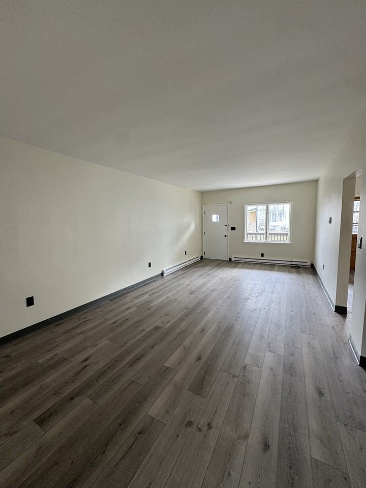 615 3rd St #4 - Photo 3 of 6