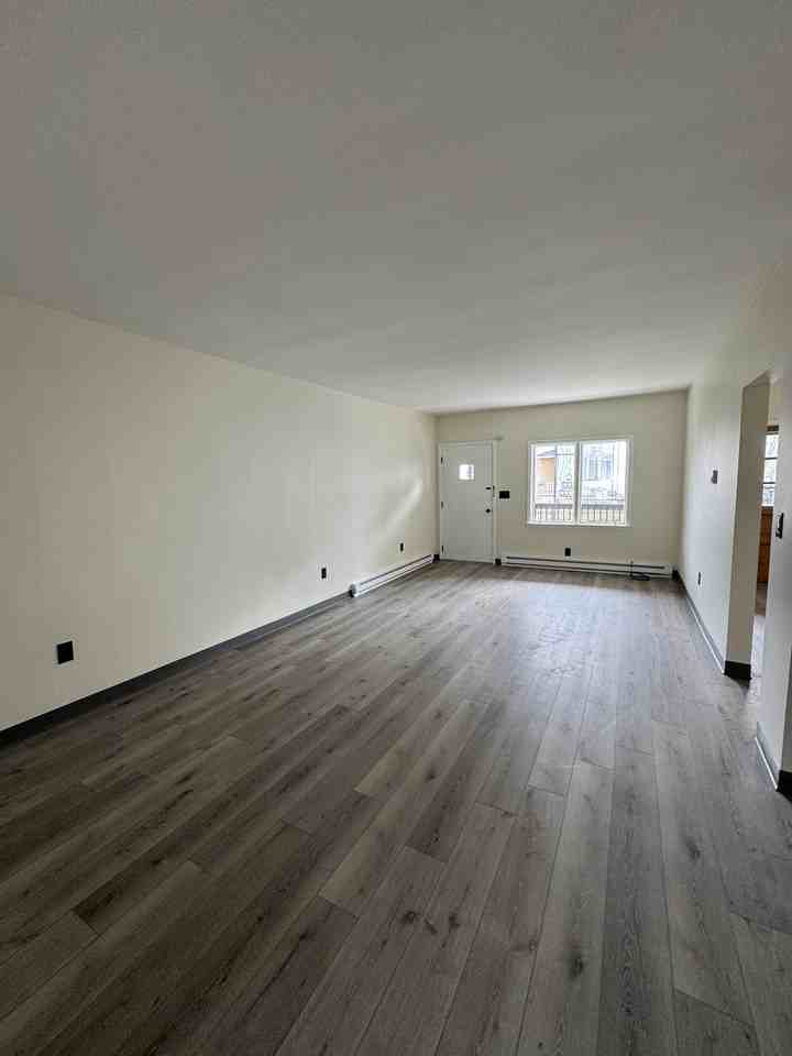 615 3rd St #4 - Photo 4 of 6