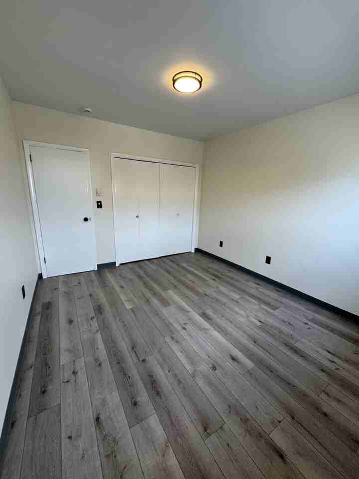 615 3rd St #4 - Photo 5 of 6