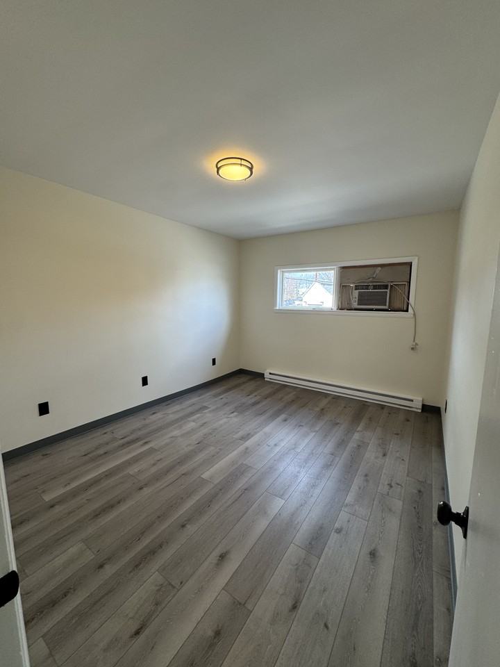 615 3rd St #4 - Photo 6 of 6