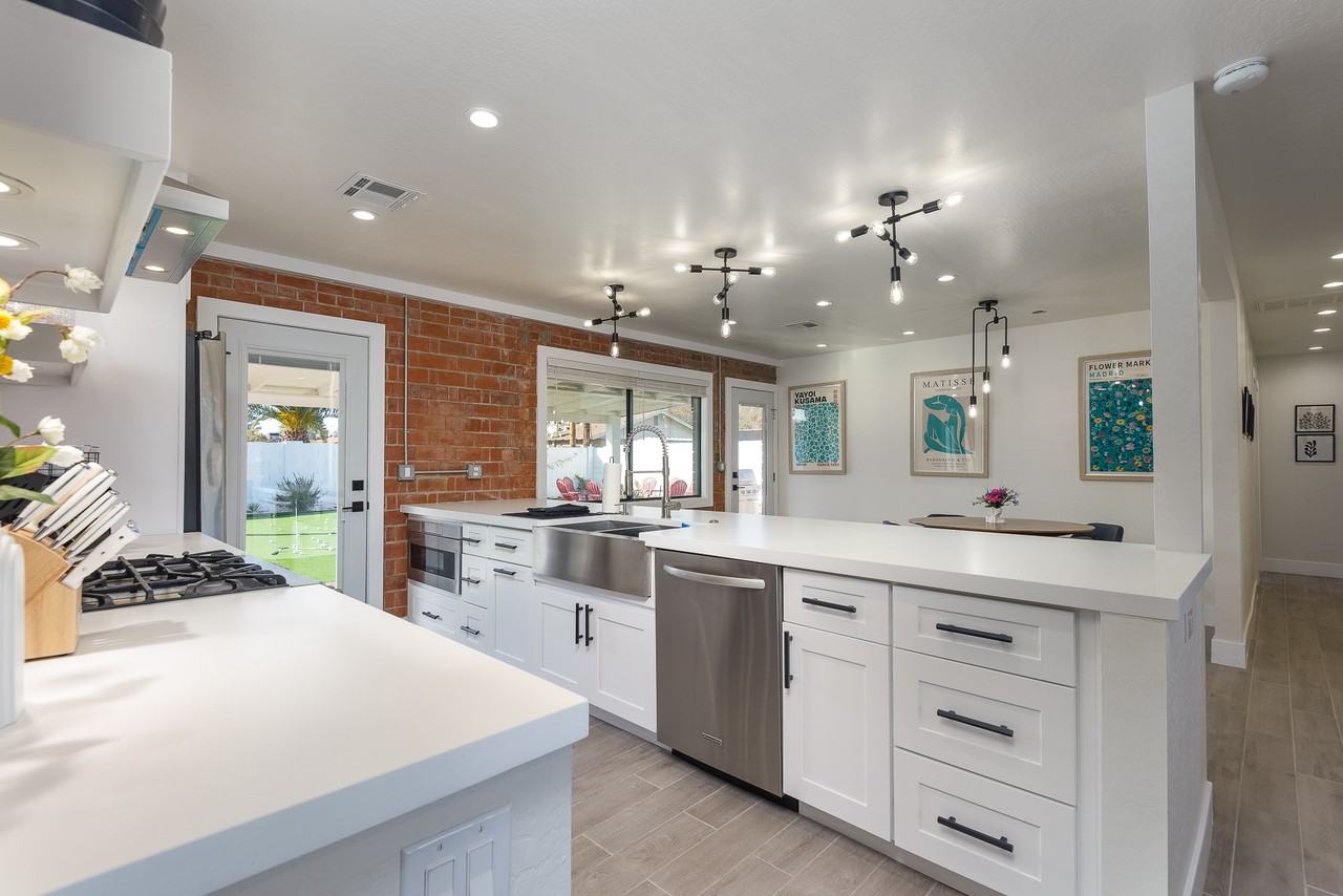 2008 N Miller Rd - Photo 3 of 34