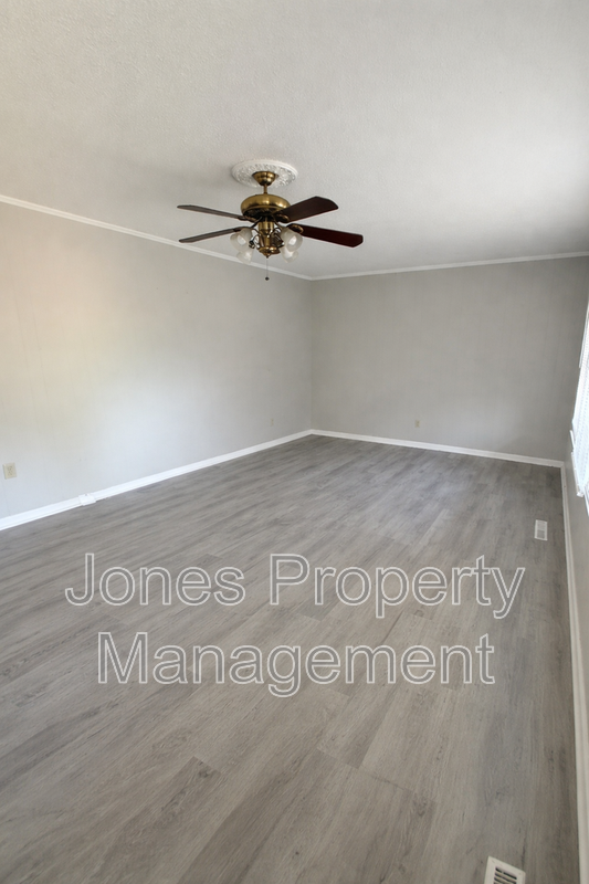 152 Leonard Dr - Photo 5 of 11