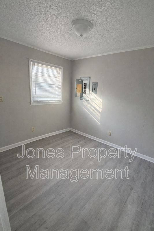 152 Leonard Dr - Photo 7 of 11