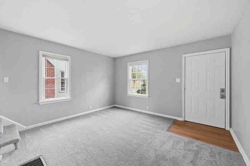 735 E Mithoff St - Photo 5 of 17