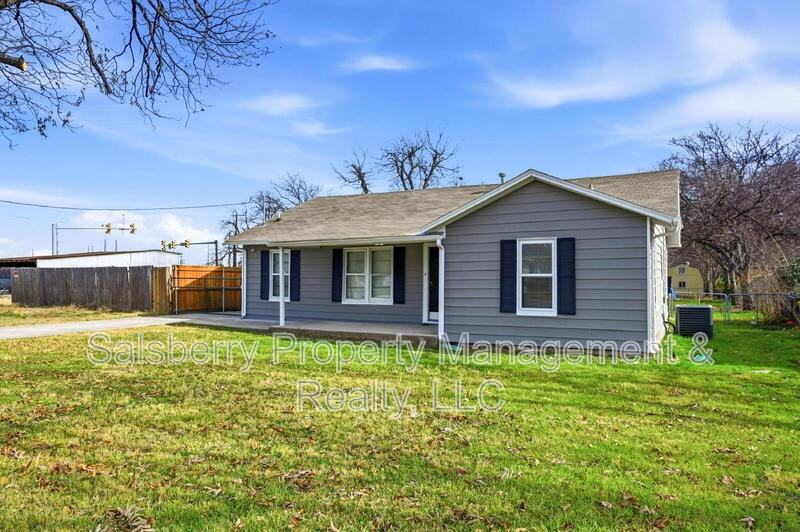 418 Russell St - Photo 2 of 43