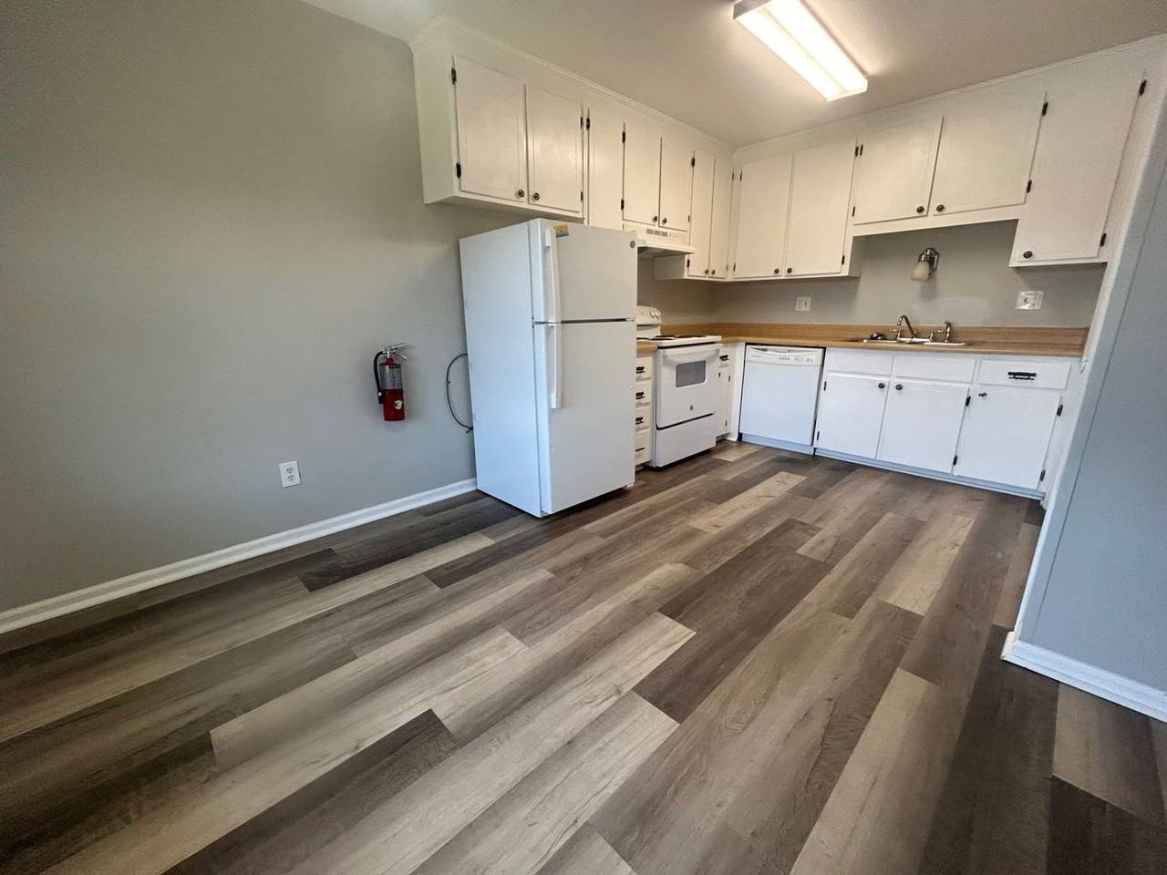 925 Glenn St - Photo 4 of 21