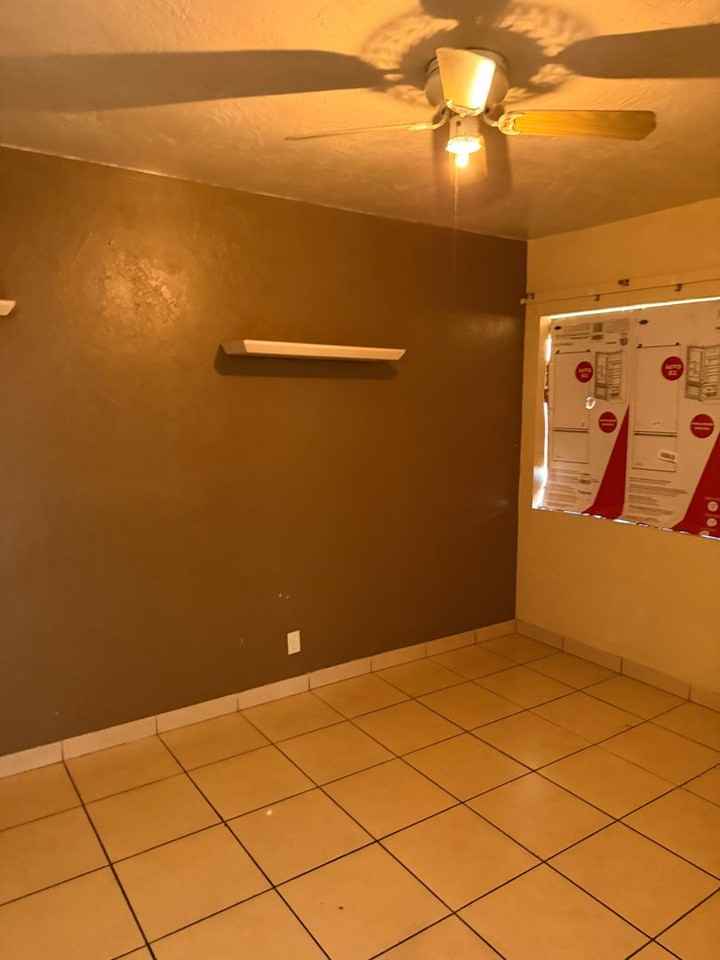 903 W 21st St - Photo 2 of 11